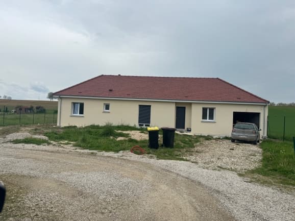 Maison avec garage à Courceroy