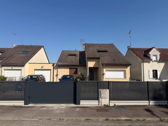 Garage et annexe à Pont-Sainte-Marie, vue 3
